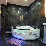 Lägenhet Jacuzzi - Sauna - Rdc 2 *